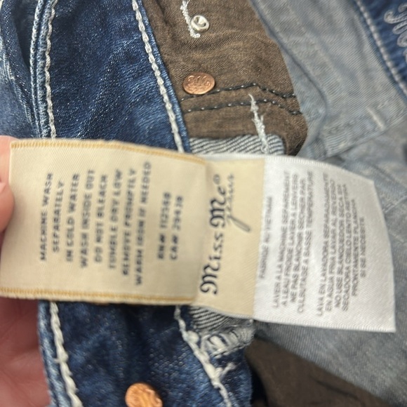 Miss Me  Woman’s Boot Cut jeans Dark Wash size 28 - Picture 14 of 14